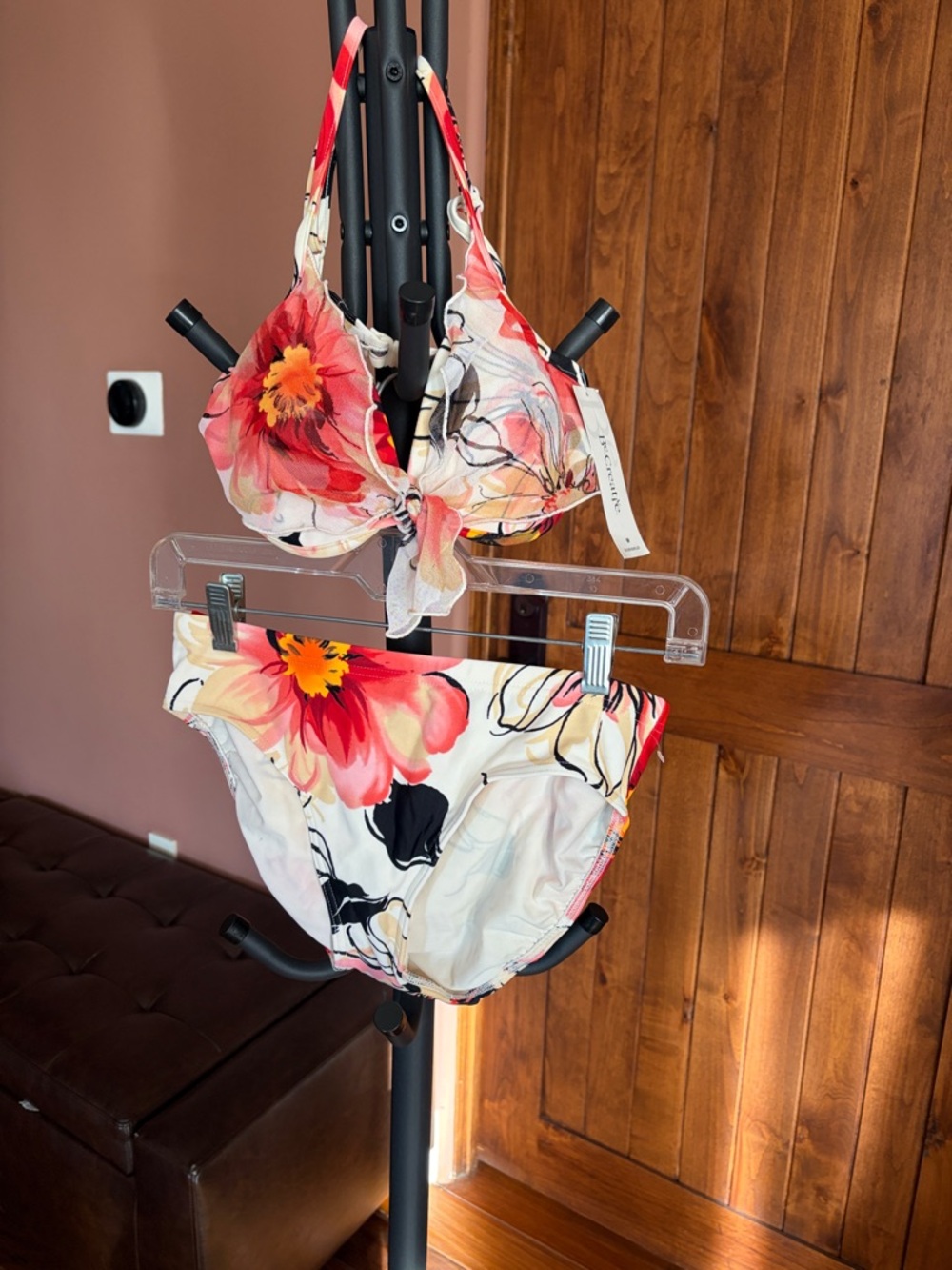 Floral Tie-Front Bikini Set in Coral and Ivory
Medium Tall , made in Canada .